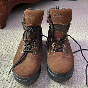 Cabela’s men’s waterproof hiking boots - size 9
